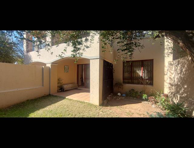 1 BEDROOM TOWNHOUSE FOR SALE IN SUNNINGHILL